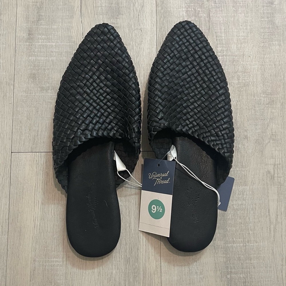 NWTUniversal Thread Black Woven Mules